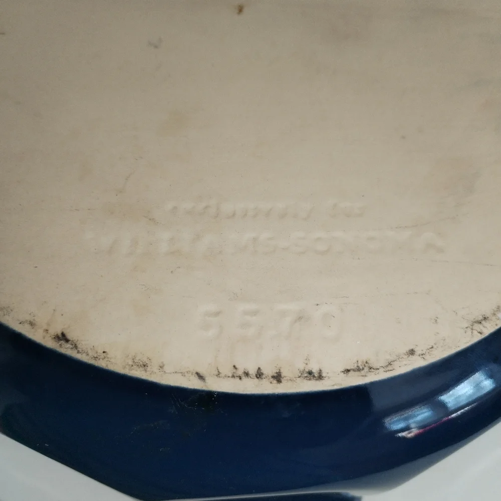Beautiful Navy Blue Emile Henry Ceramic Covered Casserole 9×5